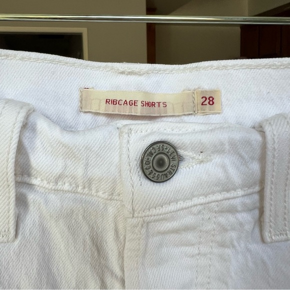 Levi's Ribcage Shorts - Picture 3 of 10